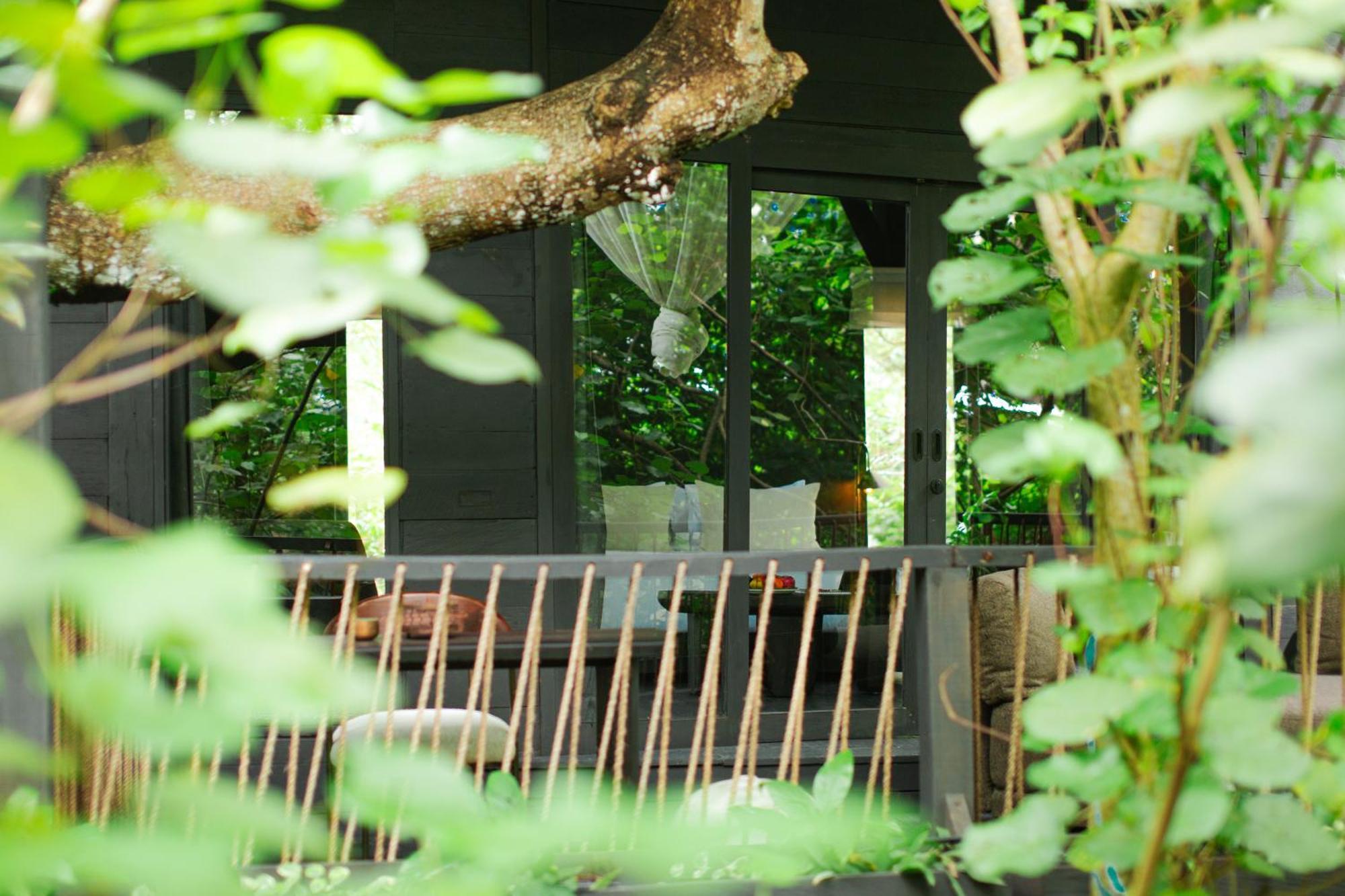 Oshom Bali At Nuanu Creative City Tanah Lot Rum bild